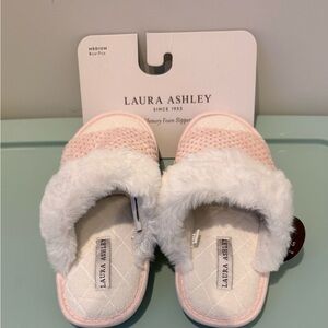 Super Cute Laura Ashley Blush and Cream Memory Foam Slippers- Size Medium- NWT